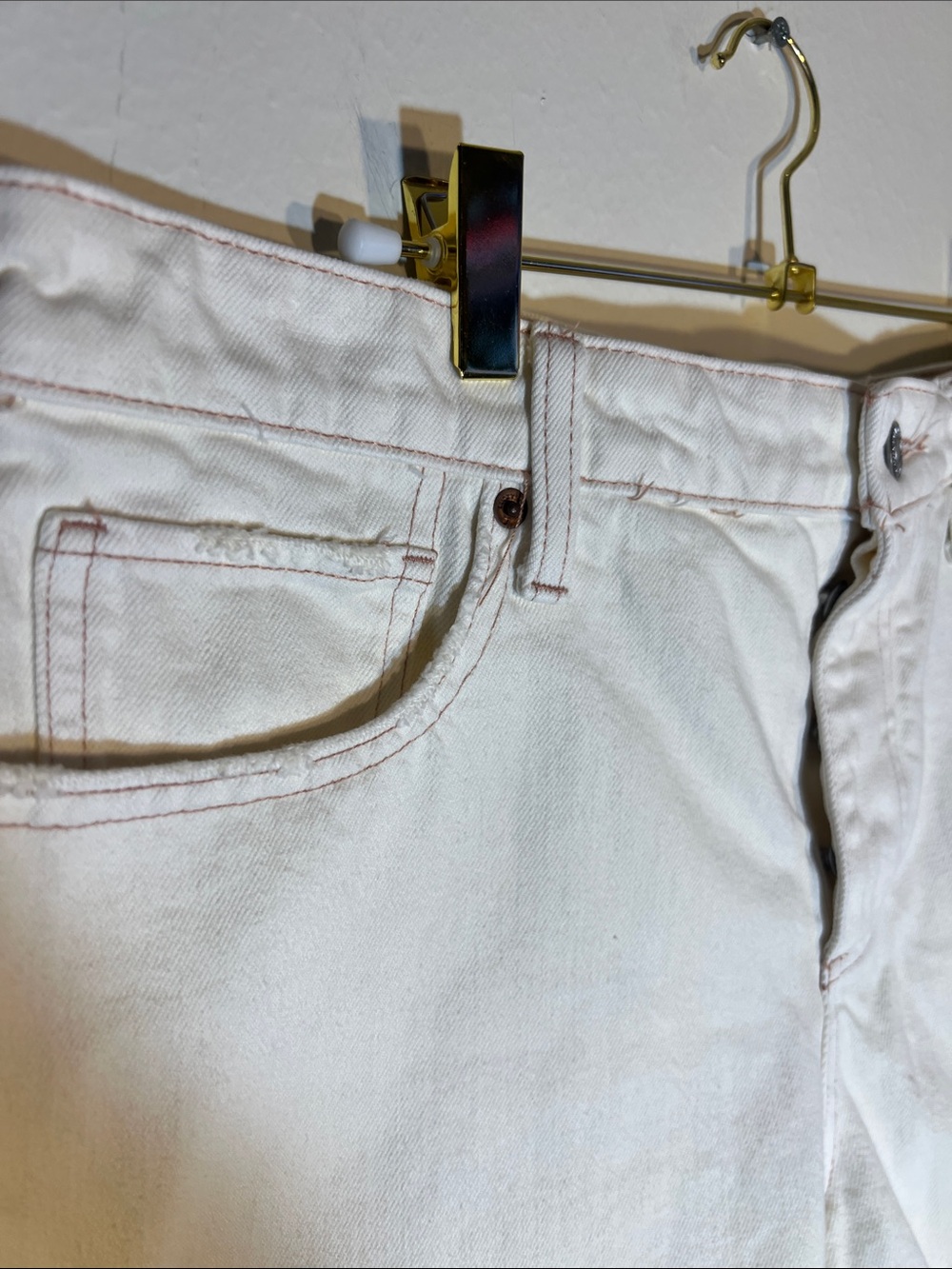 Lucky Brand Boyfriend White Frayed Hem Denim Shorts Contrast Stitching 10 30 - Picture 5 of 9